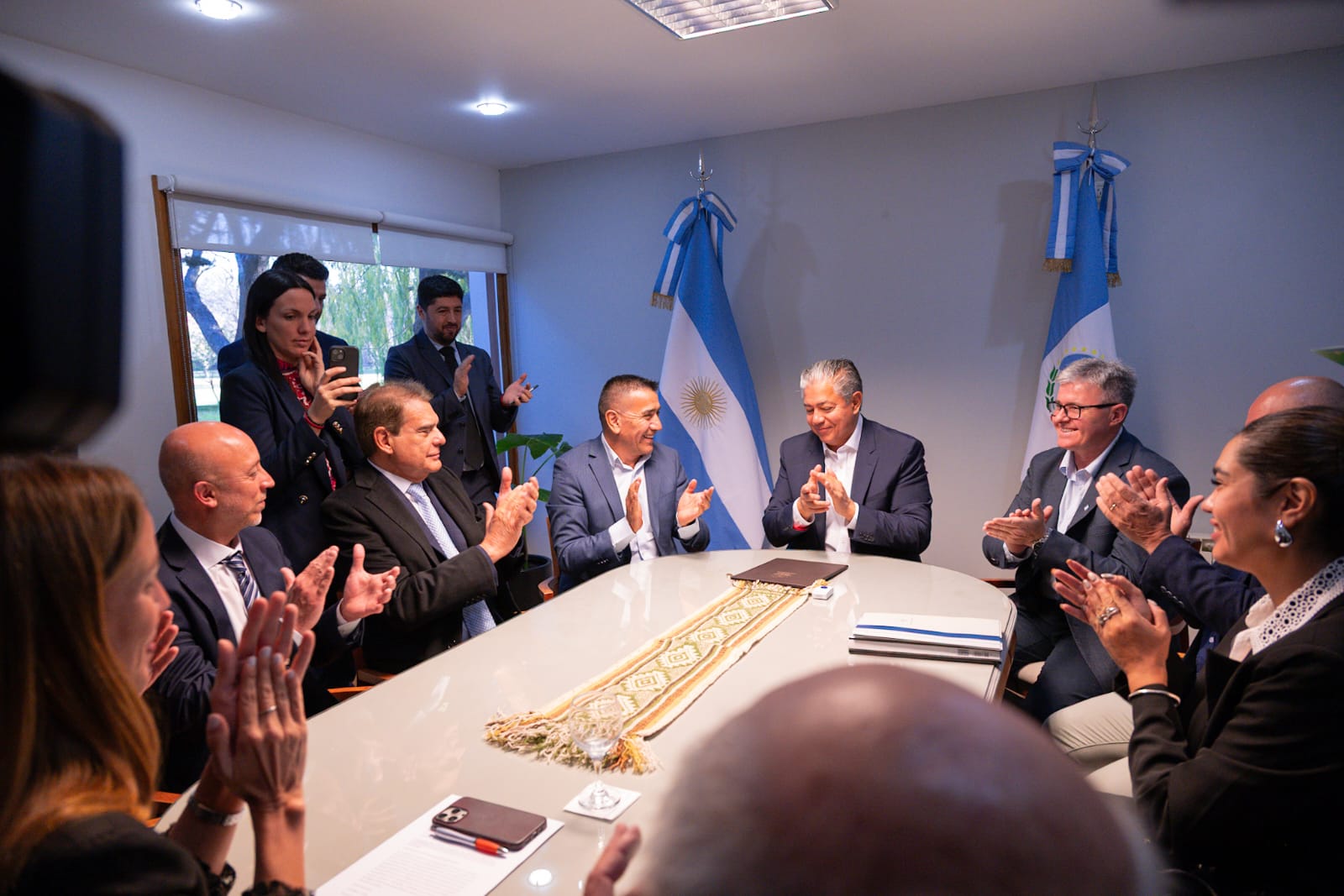 Se firmó el contrato para la construcción de la nueva planta de líquidos cloacales de Plaza Huincul