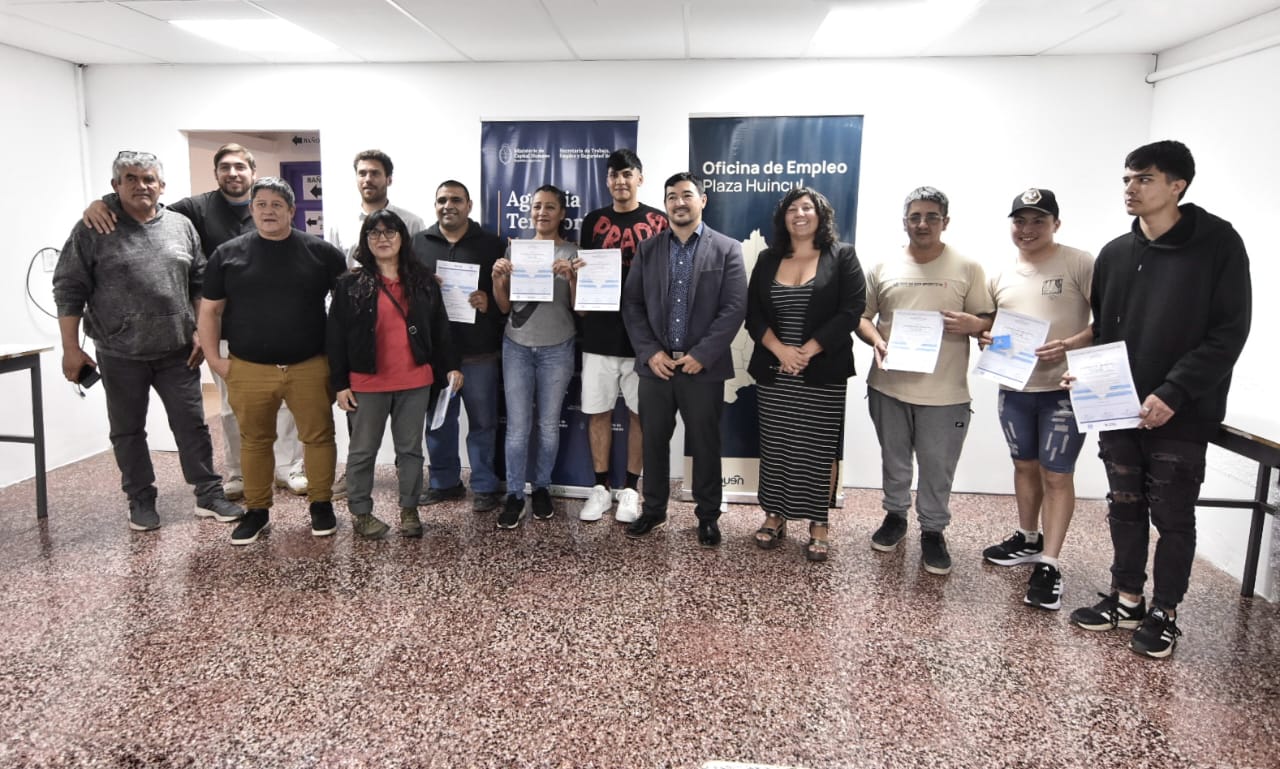 Plaza Huincul entregó la certificación a los alumnos que finalizaron el curso de Albañilería 