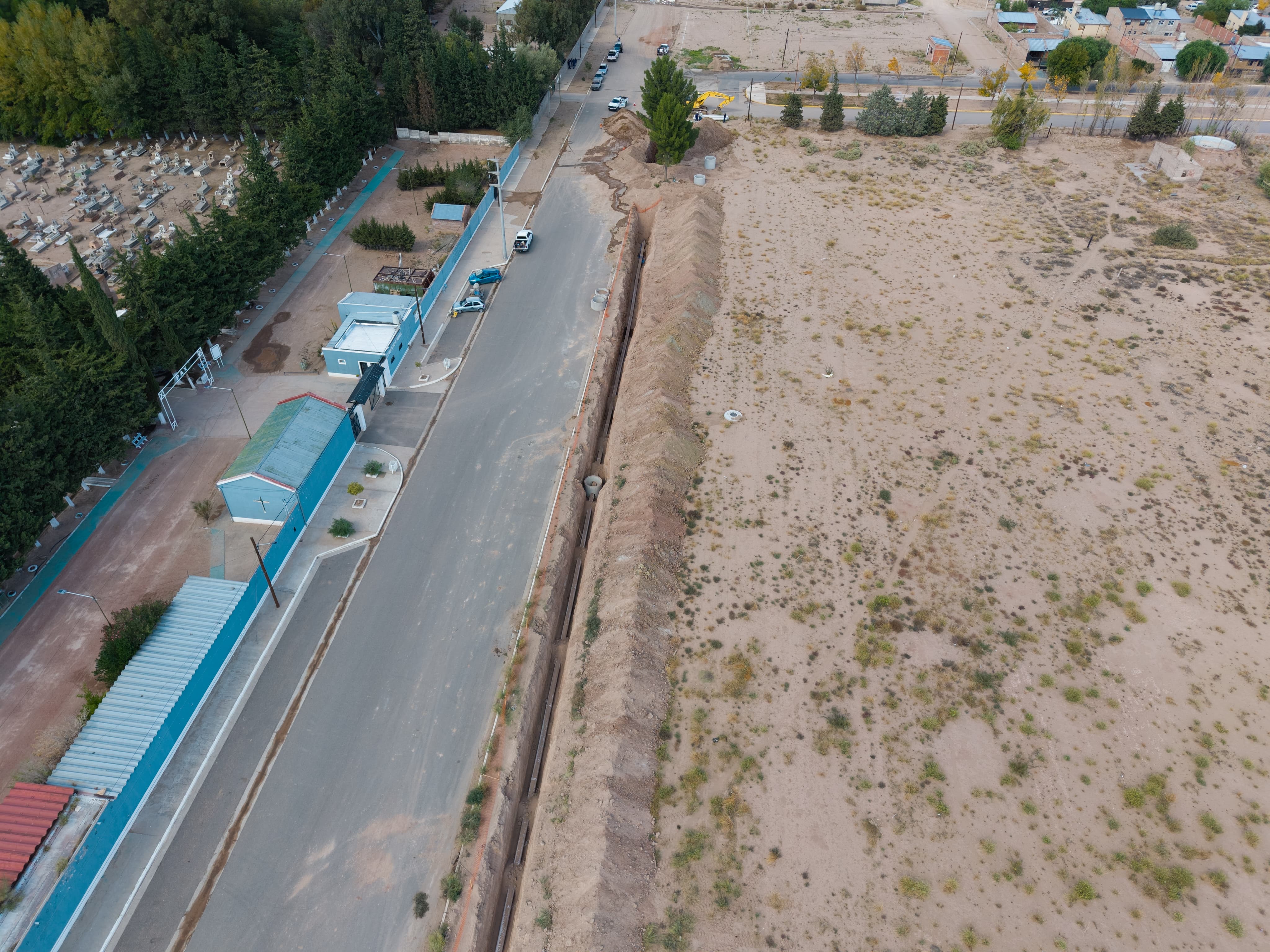 Plaza Huincul avanza el tendido del ducto principal del Colector Norte hacia la planta de tratamiento