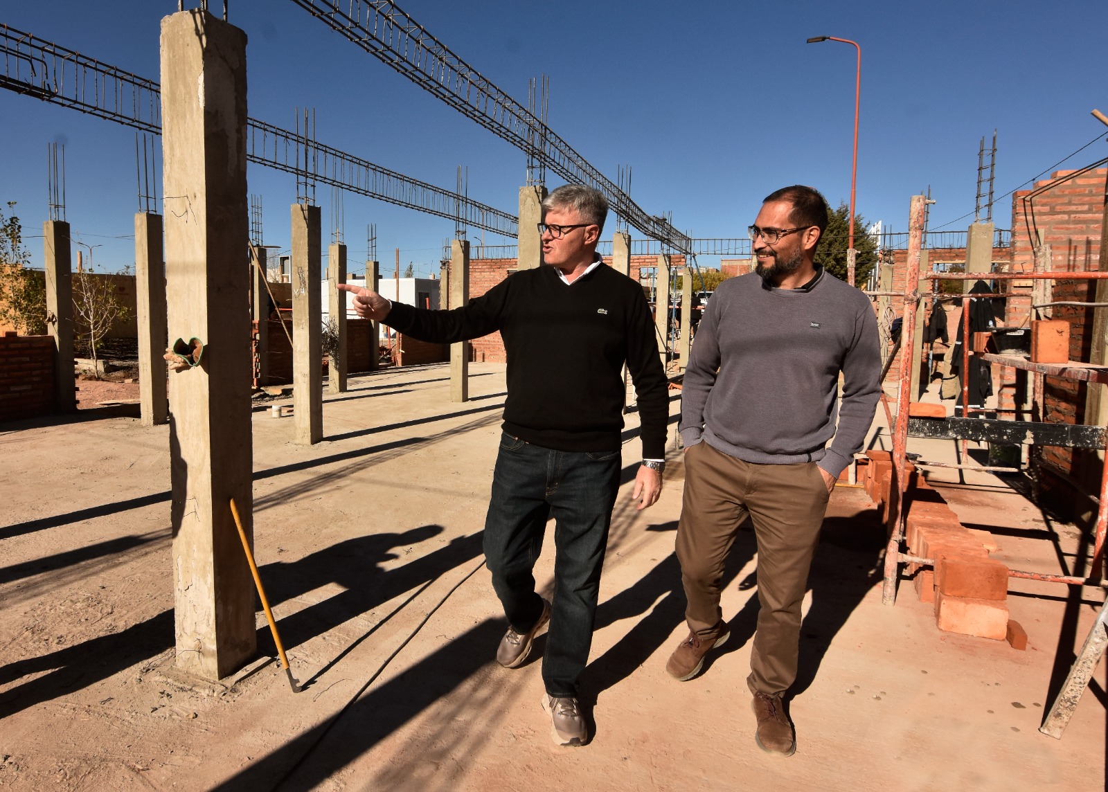 El intendente Larraza recorrió la obra del futuro Centro Oncológico, que presenta un 25% de avance