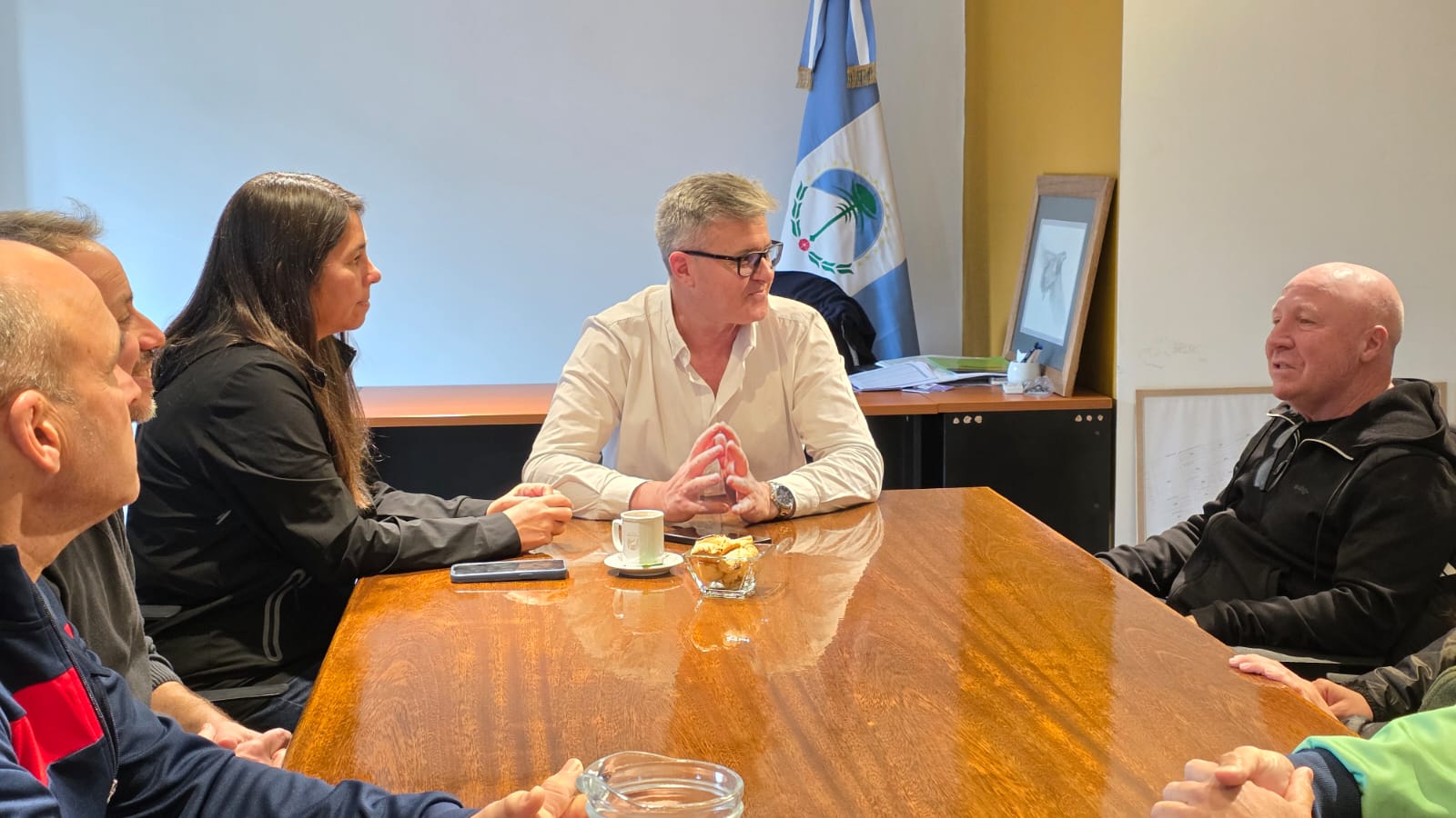 El intendente Claudio Larraza recibió a Carlos Mac Allister