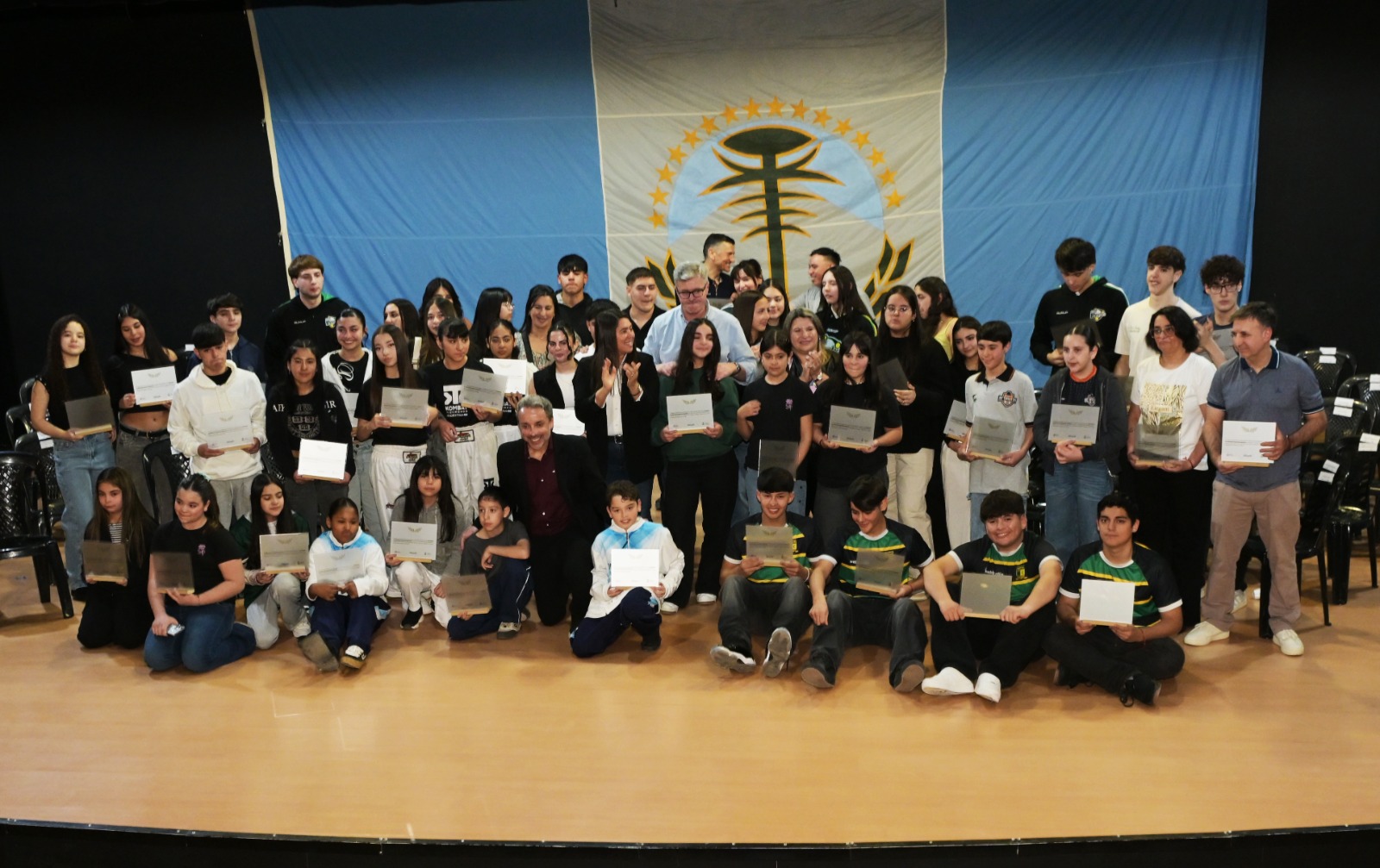 El intendente participó del acto de reconocimiento a deportistas de Plaza Huincul