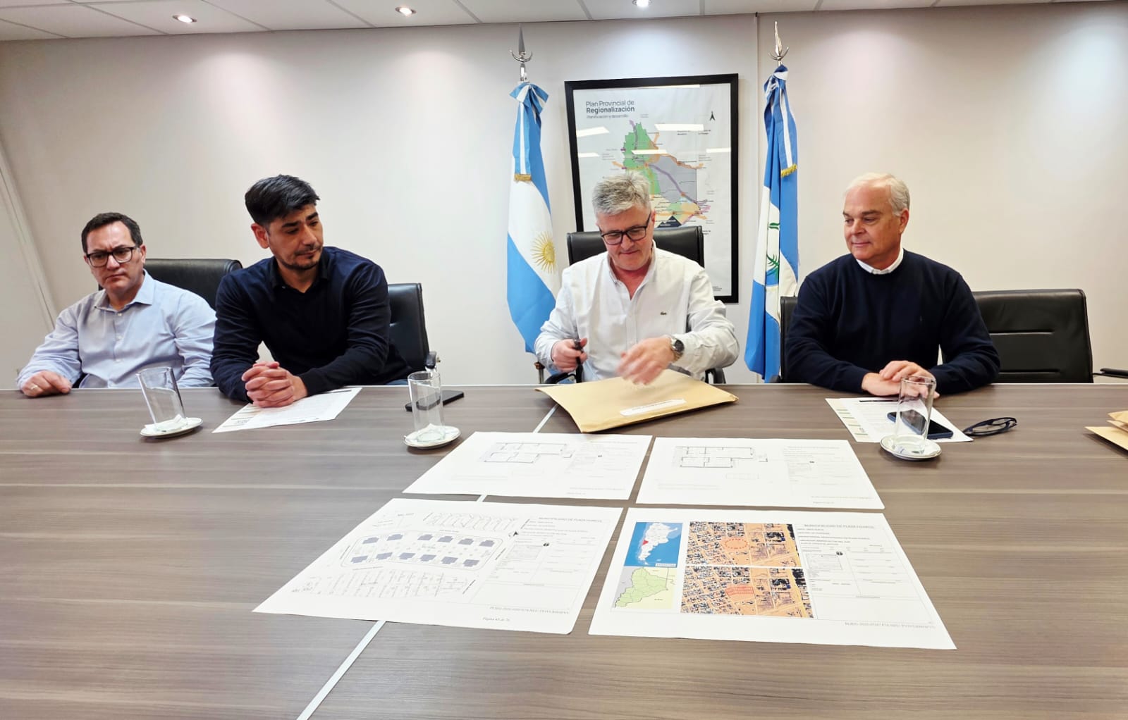 Se conocieron las ofertas para construir 24 nuevas viviendas en el barrio Altos del Sur