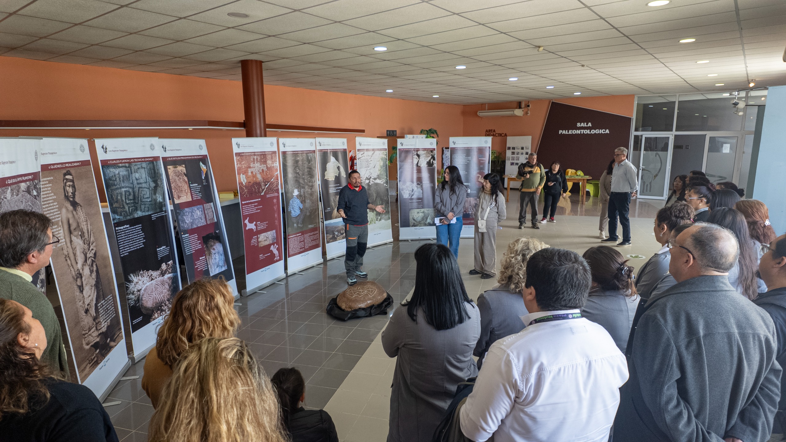 Quedó inaugurada la muestra de arte rupestre en el Museo Municipal Carmen Funes